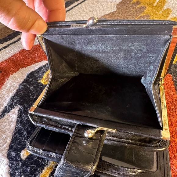 Vintage COACH Kiss Lock Black leather bifold wallet w/coin purse - Picture 13 of 13